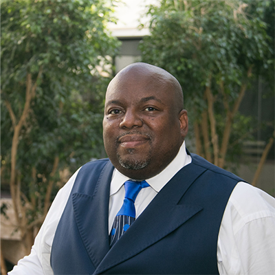 NICOLAS ELLEN Headshot